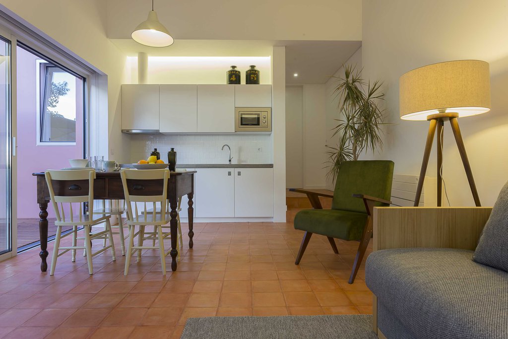 House accommodations/lodging at Quinta dos Peixes Falantes: a bright, spacious, modern living- and dining-room